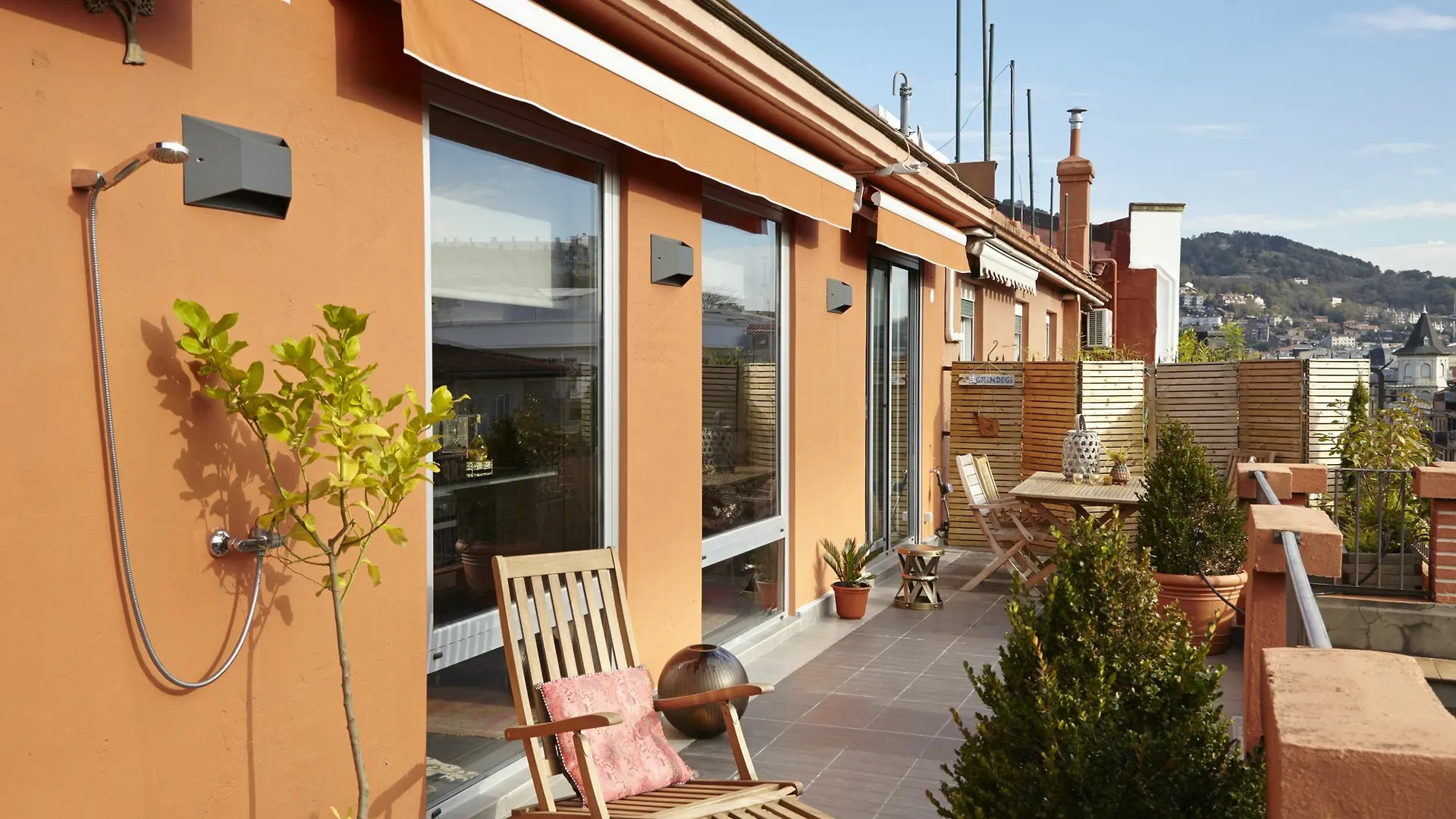 Contacten van Gaindegi by FeelFree Rentals